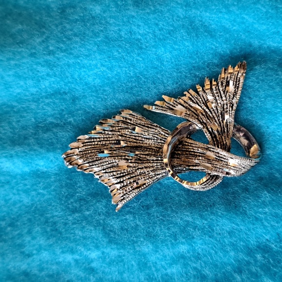 Black Hills Jewelry - Black Hills SD sterling silver broach.    Beautiful. Diamond cut. Vintage
